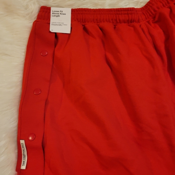 Nike Dri-Fit Standard Issue 8" French Terry Basketball shorts - red - Picture 14 of 16